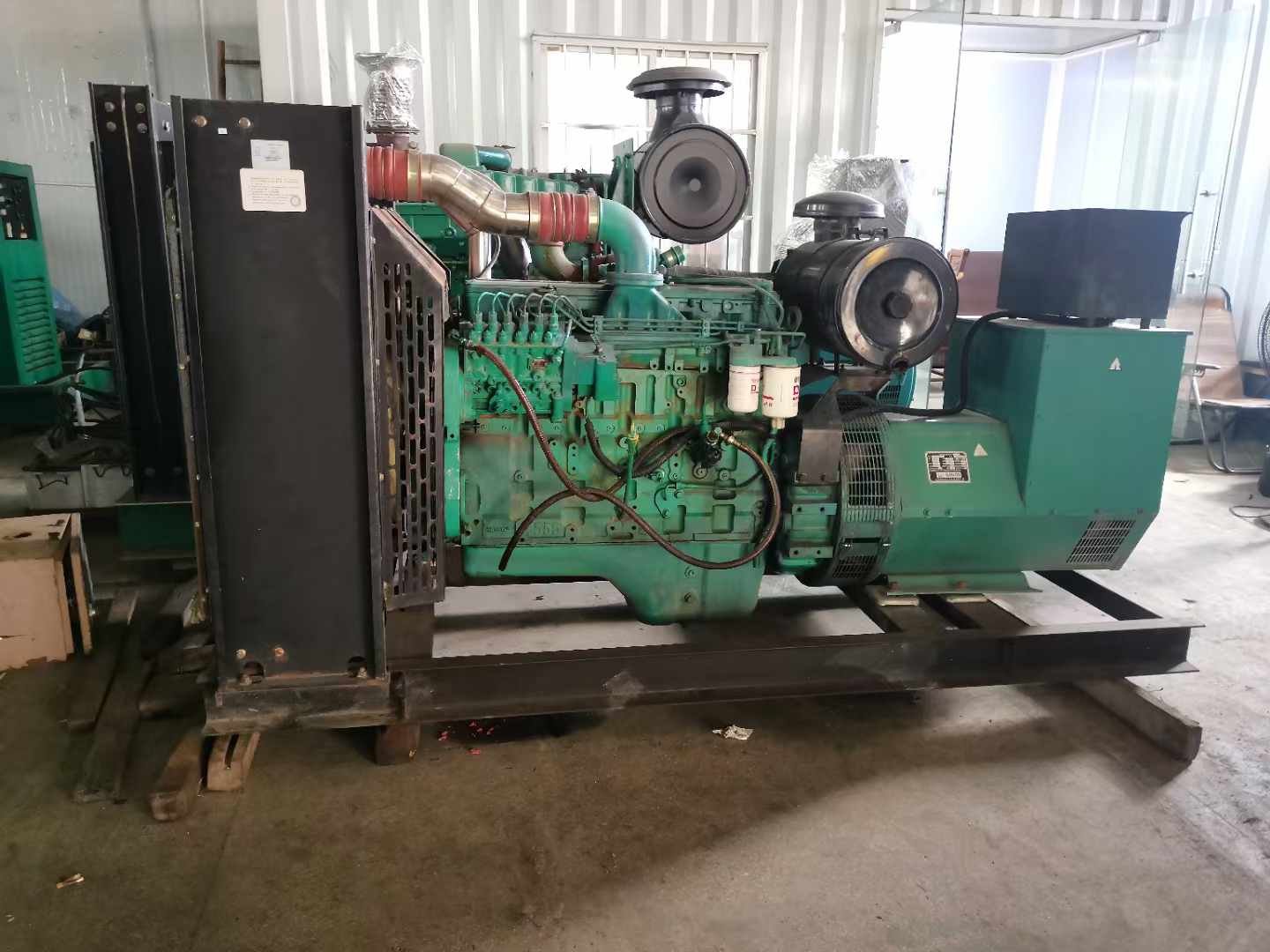 布拖发电机租赁如何确定电缆的承载电流是否在安全范围内？