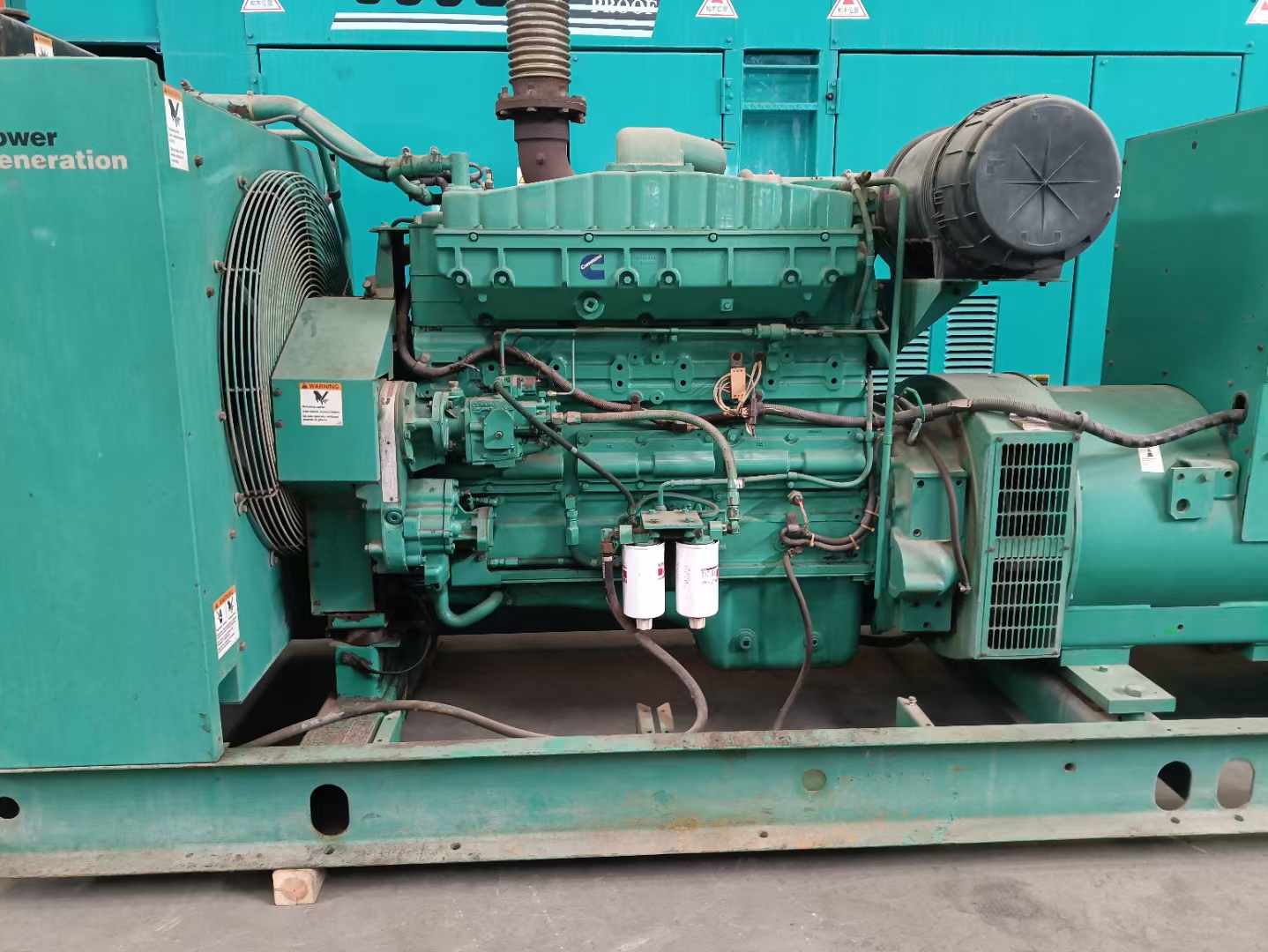 布拖过载会对 600kW 柴油发电机组造成哪些损害？