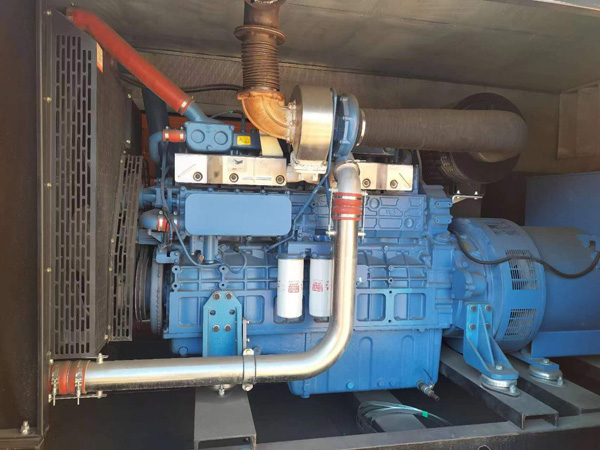 布拖柴油发电机组一般有几种电压输出？