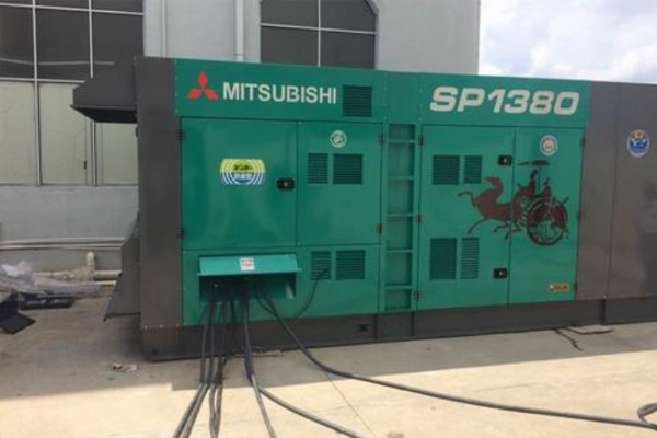 布拖为什么有些柴油发电机组的输出电压可以调节？