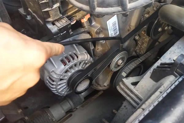 布拖转速传感器的工作原理是什么？