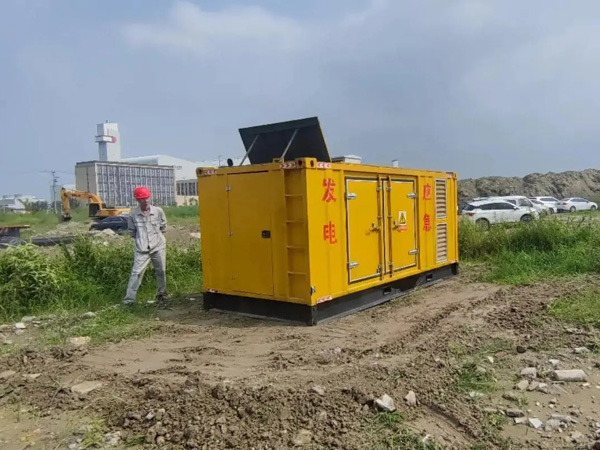 布拖200KW柴油发电机机组每小时的油耗量受哪些因素影响？