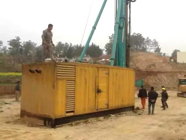 布拖如何判断水冷式机油散热器密封件是否需要更换？